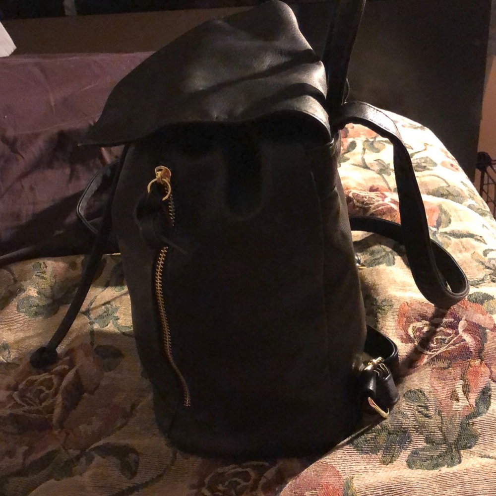 Backpack - Picture 3 of 4